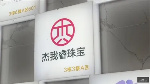 梅西社交媒体引发热议，其对罗的潜在暗示：足球之争新动向